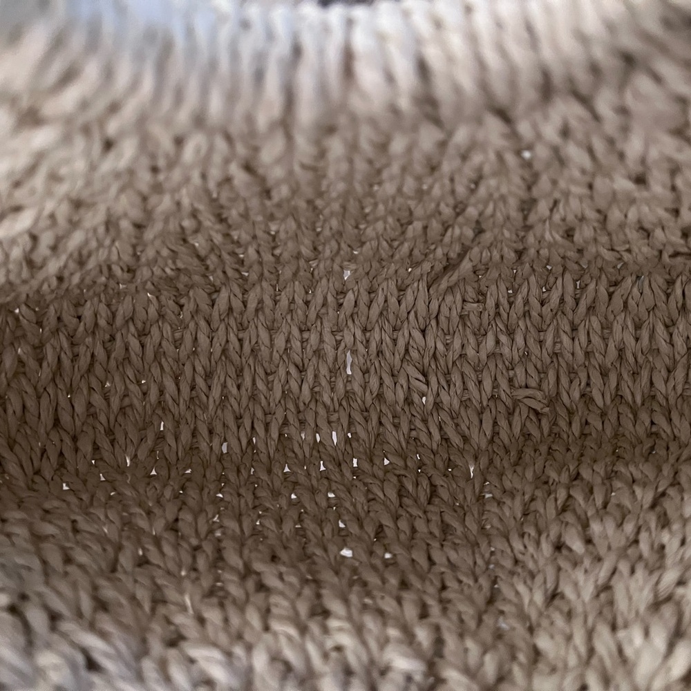 Elegant Tan Woven Handbag - Picture 3 of 5